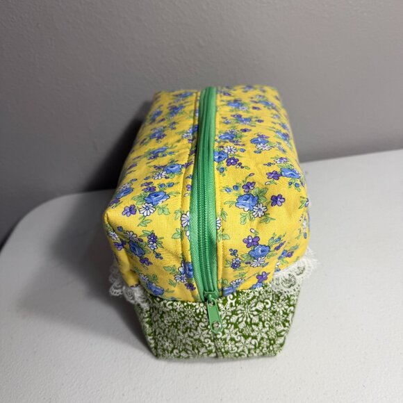 Waterproof Makeup Bag โ Floral & Lace Cosmetic Pouch Handmade - Picture 3 of 4